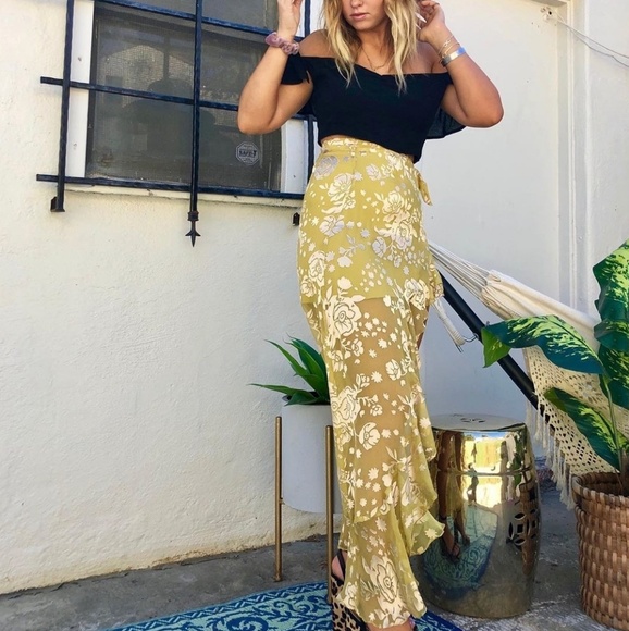 FULL SET🌸For love and lemons cosmo TOP & SKIRT - Picture 2 of 11